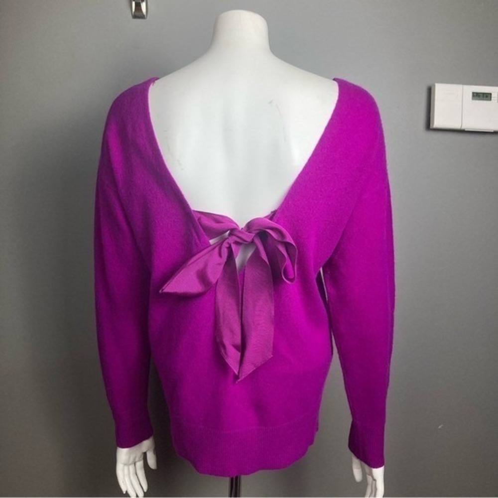 Trina Turk sweater medium NWT cashmere bow pink scoop barbiecore‎ feminine